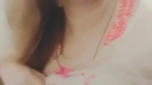 Pakistani lady showing boobs