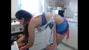 Sexy foreign woman teases on webcam - myslutcams&period;net