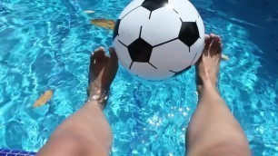 ¡mis Pies Divirtiéndose En La Piscina!