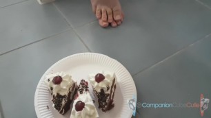 Smushing Cake with my Feet and between my Boobs.